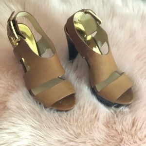 Sale Sale Sale🛑🛑🛑 Michael Kors Platform Sandals